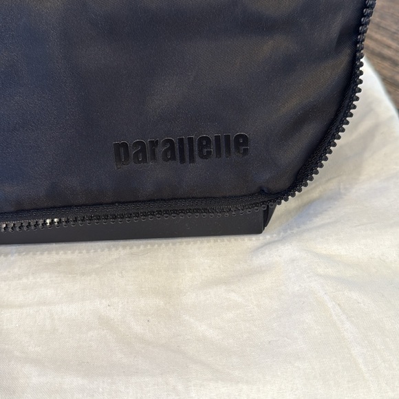 Parallelle The Large Traveller Toiletry/Cosmetic Bag - Picture 3 of 5